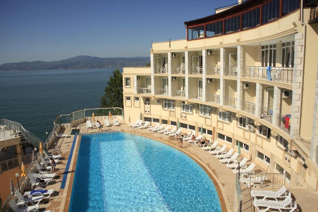 Dogalya Hotel Муданья Экстерьер фото